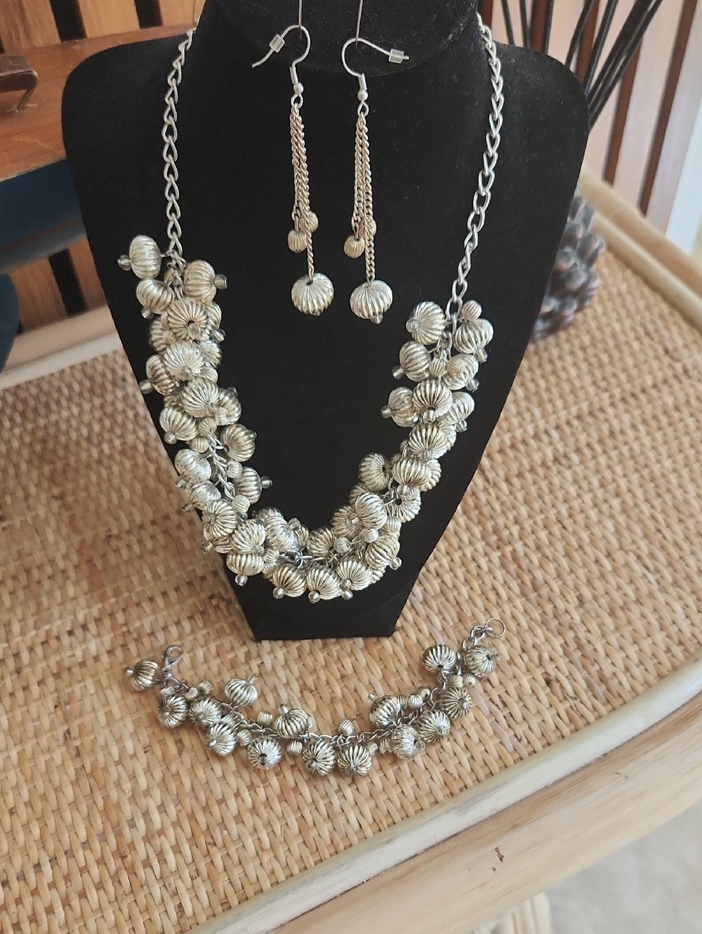 Silver-Tone Ribbed Metal Cluster Necklace & Earring Set